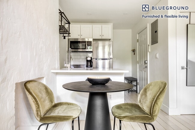 317 E 5th St in New York, NY - Building Photo - Building Photo