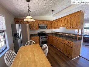 462 Hartsoe Rd in Warrensville, NC - Building Photo - Building Photo