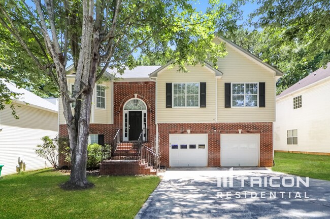 property at 957 Ashton Oak Cir