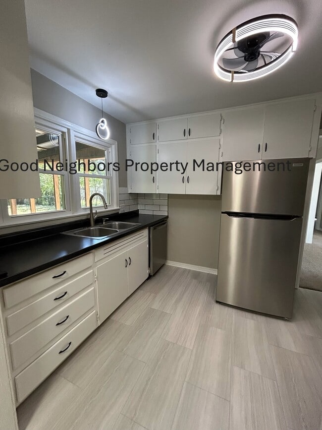 2938 S Vine St in Wichita, KS - Building Photo - Building Photo