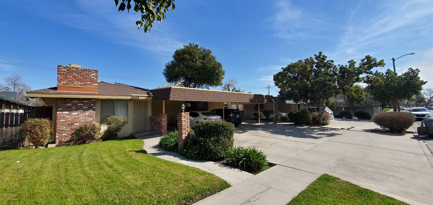 3038 N Vagedes Ave in Fresno, CA - Building Photo