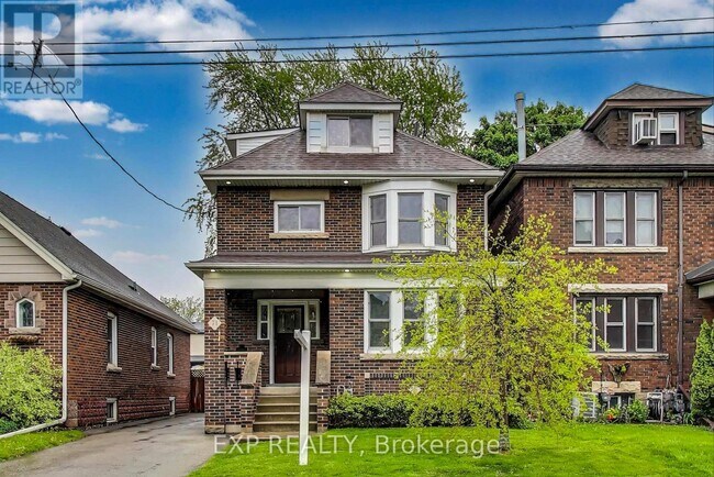 property at 71 Huxley Ave S