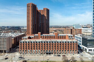 The Towers at Harbor Court in Baltimore, MD - Foto de edificio - Building Photo