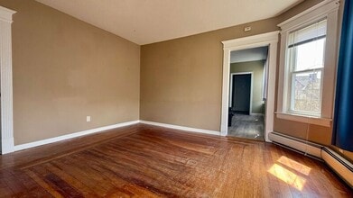 84 Fairview Ave in Chicopee, MA - Building Photo - Building Photo