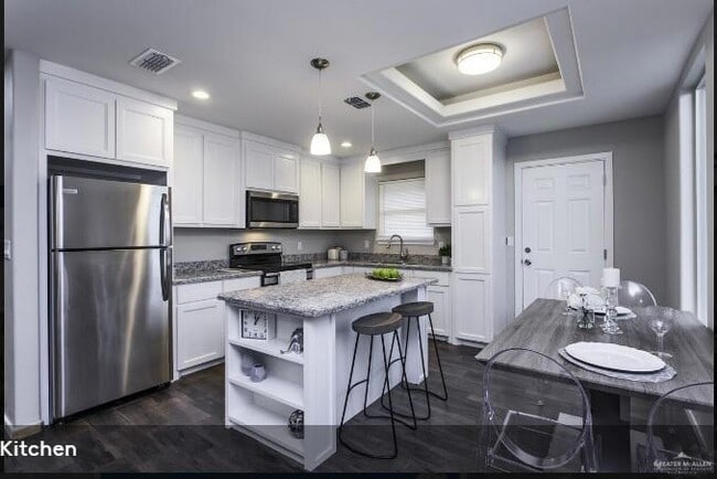 1413 Alta Vista Dr, Unit 2 in Progreso Lakes, TX - Building Photo - Building Photo