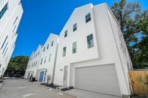 2007 Bauer Dr in Houston, TX - Foto de edificio