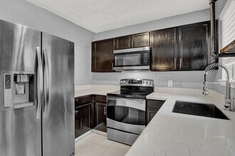 3813 Landmark in Missouri City, TX - Building Photo - Building Photo