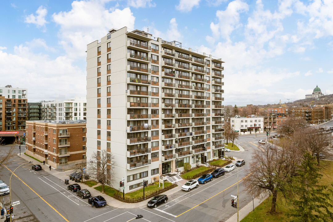 5455 Rue de Terrebonne in Montréal, QC - Building Photo