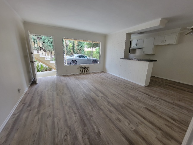 13556 Wyandotte St in Los Angeles, CA - Foto de edificio - Building Photo