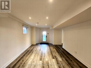 9 Caramel Crescent in Richmond Hill, ON - Building Photo - Building Photo