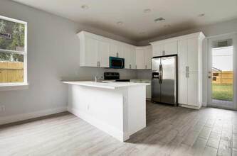 4149 Vicliff Rd in West Palm Beach, FL - Building Photo - Building Photo