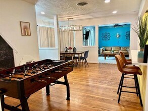 2306 Hialeah Dr in Houston, TX - Building Photo - Building Photo