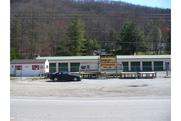 130 Bent Tree Dr in Hendersonville, NC - Building Photo