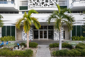 9241-9261 E Bay Harbor Dr in Miami Beach, FL - Building Photo - Building Photo