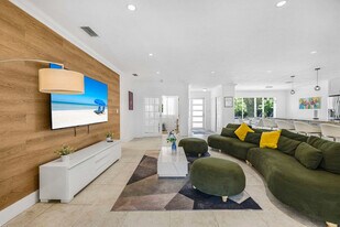 11121 Griffing Blvd in Biscayne Park, FL - Building Photo