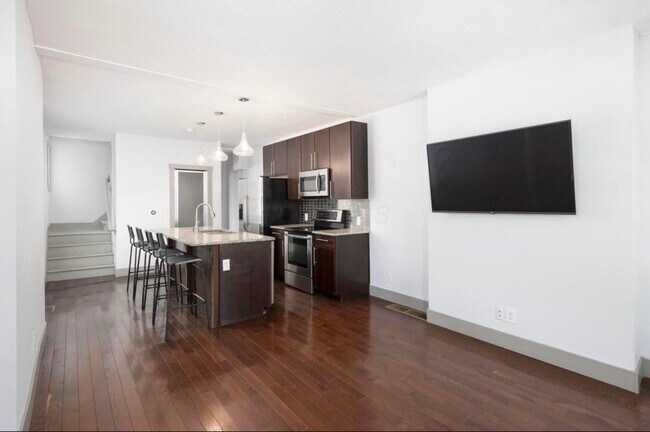 2411 Indianola Ave in Columbus, OH - Building Photo - Building Photo