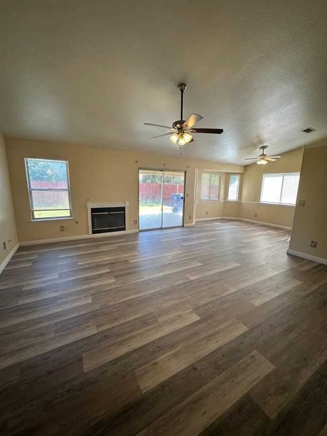 5560 N Ellendale Ave in Fresno, CA - Building Photo - Building Photo