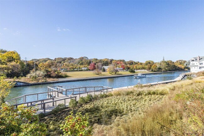57 Old Boathouse Lane S in Hampton Bays, NY - Building Photo - Building Photo