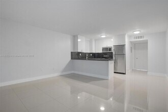 1986 Biarritz Dr in Miami Beach, FL - Building Photo - Building Photo