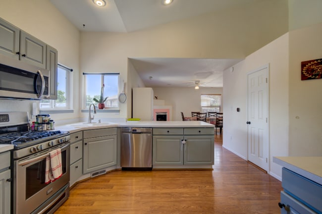 523 W Hook Dr in Pueblo West, CO - Foto de edificio - Building Photo