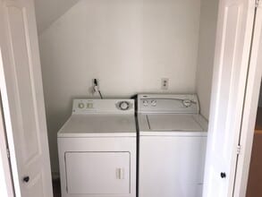 3309 Oregon Dr, Unit A in Anchorage, AK - Foto de edificio - Building Photo