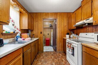 215 Redbud Ln, Unit B in New Braunfels, TX - Foto de edificio - Building Photo