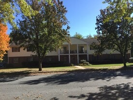 1090-1119 Peggy Dr in Hummelstown, PA - Building Photo