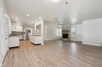 12702 Lamppost Ln in Austin, TX - Building Photo - Building Photo
