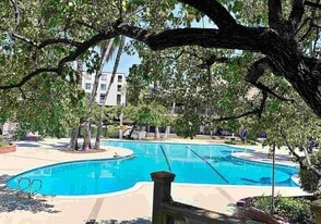 490 N Civic Dr, Unit 108 in Walnut Creek, CA - Building Photo