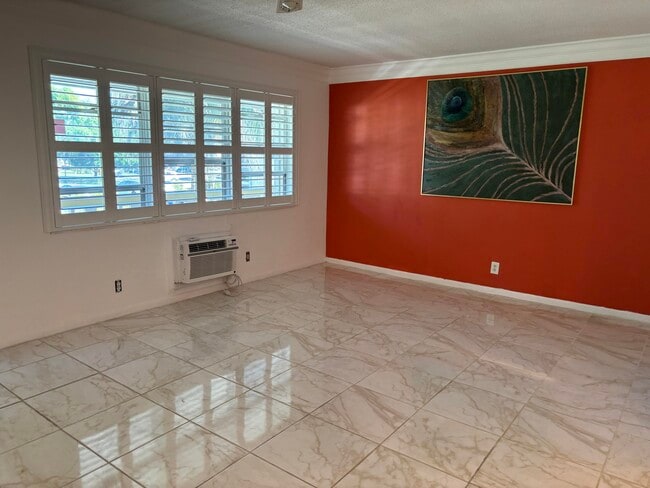 87 Windsor D in West Palm Beach, FL - Building Photo - Building Photo