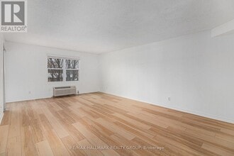 1099 Cadboro Rd in Ottawa, ON - Building Photo - Building Photo