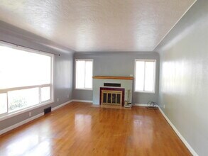 2520 Summer St SE in Salem, OR - Foto de edificio - Building Photo