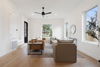 1009 E 44th St in Austin, TX - Building Photo - Building Photo