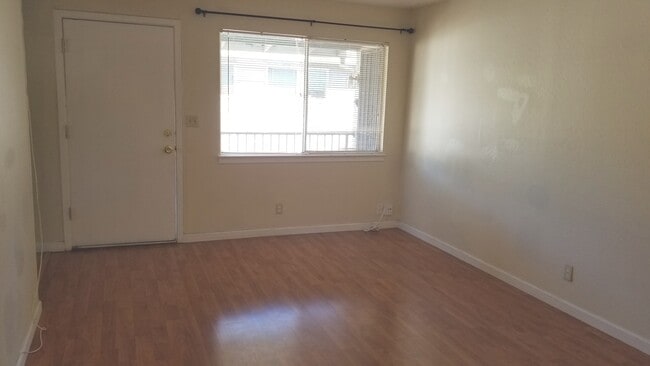 563 Troy Dr, Unit 3