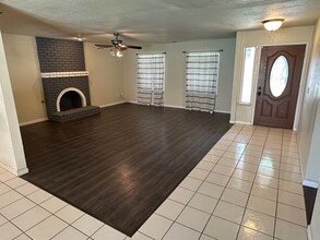 1364 E Carmelo Ave in Tulare, CA - Building Photo - Building Photo