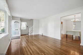 10 Yorktown Terrace in Livingston, NJ - Building Photo - Building Photo