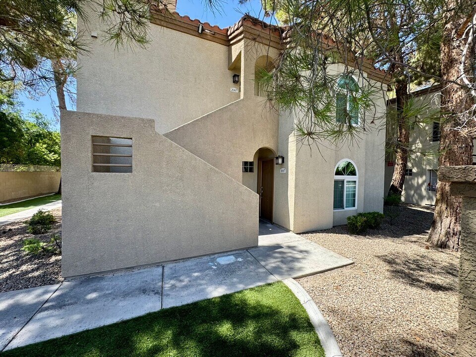 3145 E Flamingo Rd in Las Vegas, NV - Building Photo