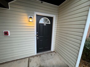 2400 Huntscroft Ln in Raleigh, NC - Building Photo - Building Photo