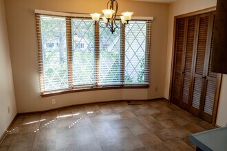 593 Rice Creek Ter NE in Fridley, MN - Foto de edificio - Building Photo