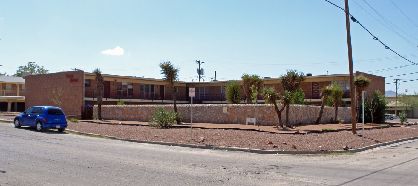 Town House in El Paso, TX - Building Photo