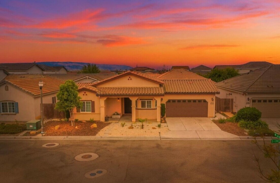 1549 Cheshire Ct in Santa Maria, CA - Foto de edificio