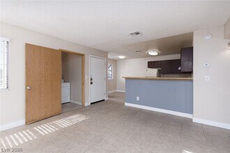 2674 Bryandouglas Dr in Las Vegas, NV - Building Photo - Building Photo