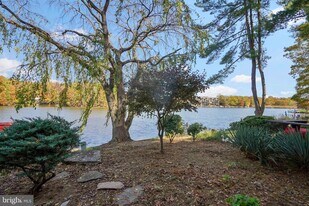 2006 Lakebreeze Way in Reston, VA - Building Photo