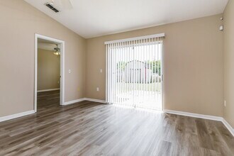 1940 Villa Angelo Blvd in St. Cloud, FL - Building Photo - Building Photo