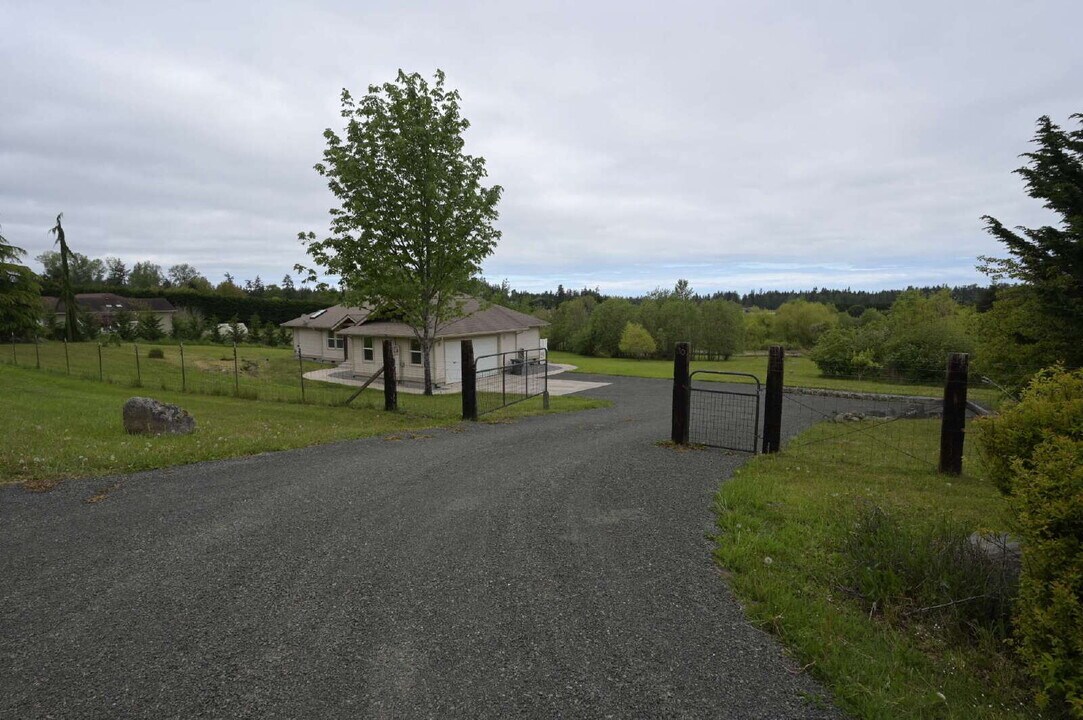 30 Plain Jane Ln in Sequim, WA - Building Photo