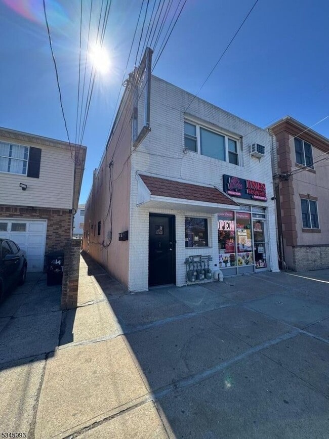 property at 416 S 5th St