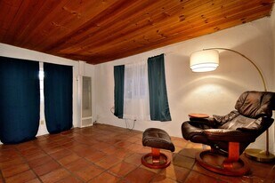 142 Duran St in Santa Fe, NM - Building Photo