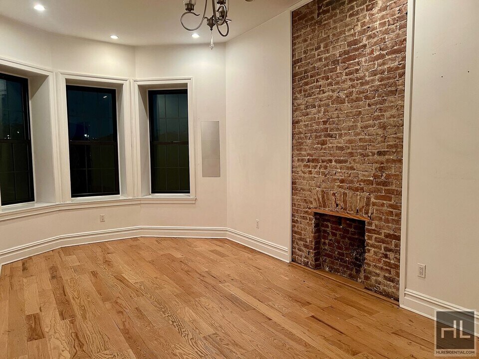 6BR 3BA Historic Limestone Duplex In Crown in Brooklyn, NY - Building Photo