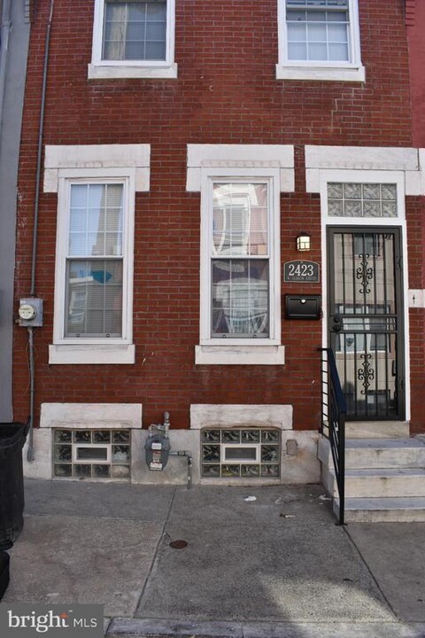 2423 N Clarion St in Philadelphia, PA - Foto de edificio