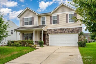 493 Twelve Oaks Ln in Fort Mill, SC - Building Photo - Building Photo